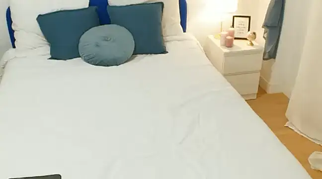 IamCrystal2 online show from 6, 3, 2025