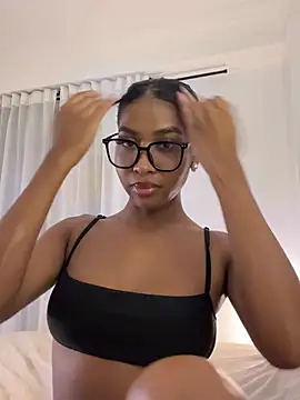 Snapshot of IamCrystal2 chatting on 13, 1, 2026 IamCrystal2 online show from 13, 1, 2026