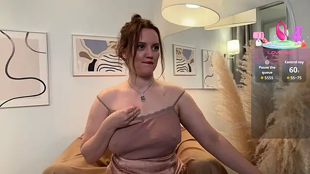 Snapshot of Lella_Ryann_ chatting on 18, 10, 2025 Lella Ryann online show from 18, 10, 2025