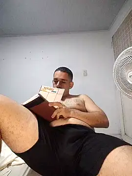 Snapshot of CRISTHIAN_GREY01 chatting on 5, 10, 2025 CRISTHIAN GREY01 online show from 5, 10, 2025