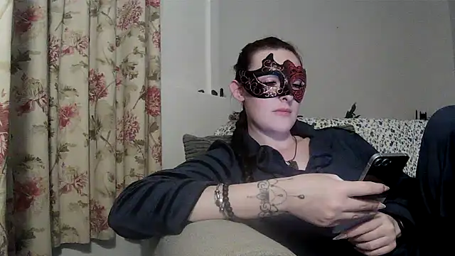 Snapshot of LexiSnowUK chatting on 13, 4, 2026 LexiSnowUK online show from 13, 4, 2026