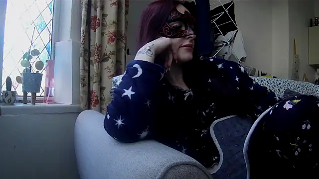 Snapshot of LexiSnowUK chatting on 20, 4, 2026 LexiSnowUK online show from 20, 4, 2026