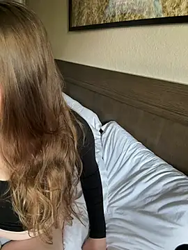 OverlookedHonesty9 online show from 8, 4, 2026