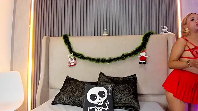 Snapshot of MelanieRoah chatting on 22, 12, 2025 MelanieRoah online show from 22, 12, 2025