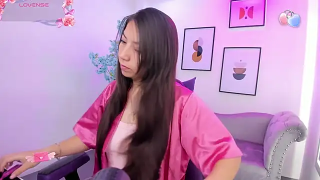 Ema louis  online show from 20, 2, 2025