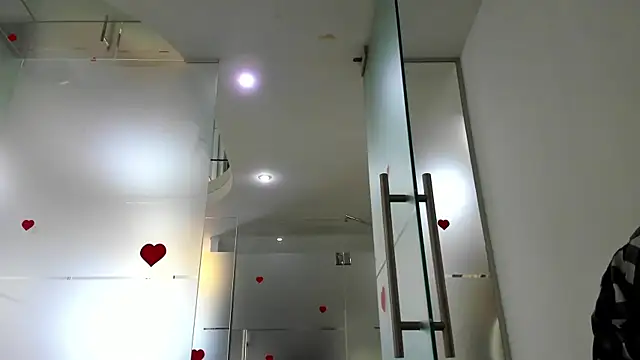 Queenrafaella online show from 9, 6, 2026