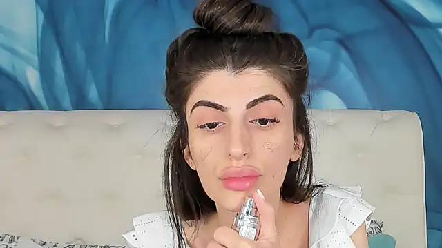 Snapshot of SkinnyDolly chatting on 15, 10, 2025 SkinnyDolly online show from 15, 10, 2025