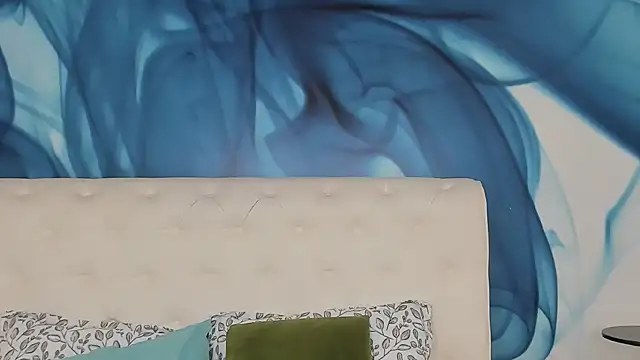 Snapshot of SkinnyDolly chatting on 19, 11, 2025 SkinnyDolly online show from 19, 11, 2025