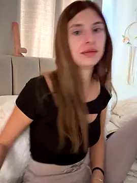 Snapshot of emma05 chatting on 10, 10, 2025 emma05 online show from 10, 10, 2025