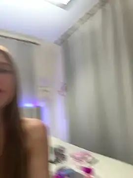 Snapshot of emma05 chatting on 9, 11, 2025 emma05 online show from 9, 11, 2025