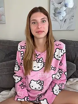 Snapshot of emma05 chatting on 19, 11, 2025 emma05 online show from 19, 11, 2025