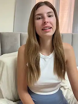 Snapshot of emma05 chatting on 22, 11, 2025 emma05 online show from 22, 11, 2025