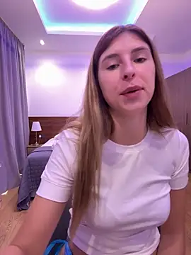 Snapshot of emma05 chatting on 28, 11, 2025 emma05 online show from 28, 11, 2025