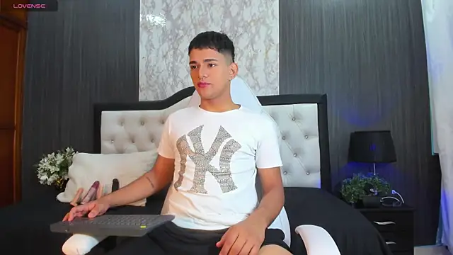 Snapshot of ander_deimond_ chatting on 3, 1, 2025 ander deimond online show from 3, 1, 2025