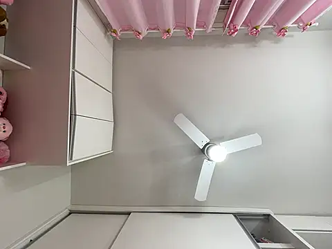 Snapshot of lariic chatting on 10, 3, 2025 lariic online show from 10, 3, 2025