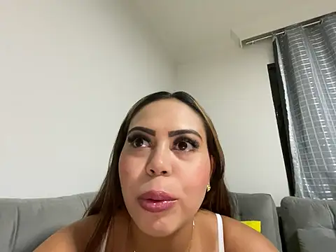 Snapshot of lariic chatting on 21, 3, 2025 lariic online show from 21, 3, 2025