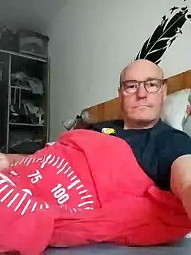 Snapshot of bogland33 chatting on 4, 6, 2026 bogland33 online show from 4, 6, 2026
