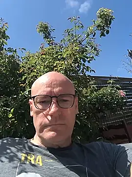 Snapshot of bogland33 chatting on 7, 6, 2026 bogland33 online show from 7, 6, 2026