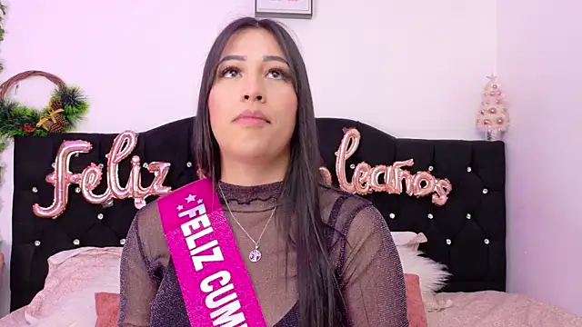 Sara Kurt online show from 4, 12, 2025