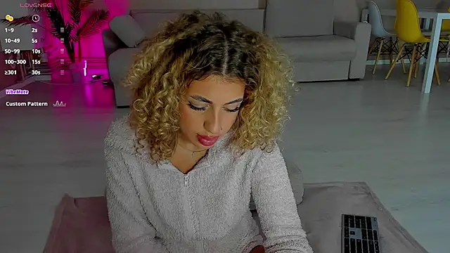 Snapshot of CurlyAnt0 chatting on 24, 10, 2025 CurlyAnt0 online show from 24, 10, 2025