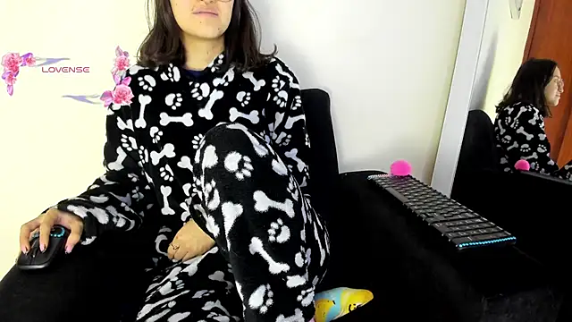 its  angelica  online show from 13, 2, 2025