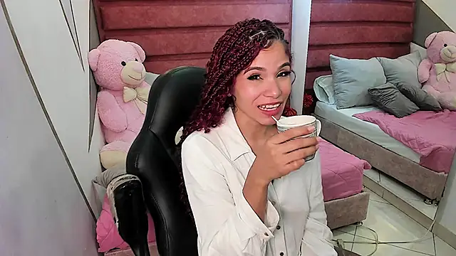 Snapshot of anna__duff chatting on 5, 1, 2025 anna duff online show from 5, 1, 2025