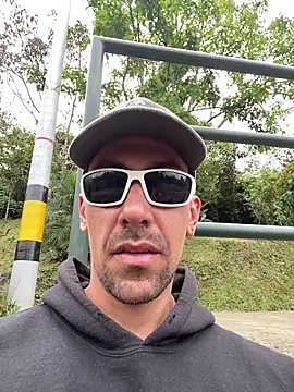 Snapshot of dantedesirexx chatting on 8, 2, 2026 dantedesirexx online show from 8, 2, 2026