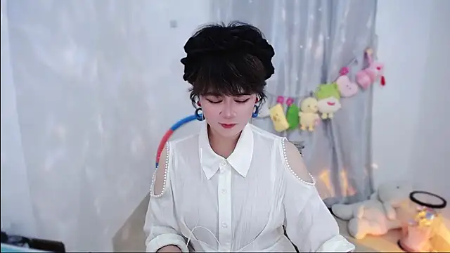 Snapshot of Fan_ting chatting on 26, 10, 2025 Fan ting online show from 26, 10, 2025