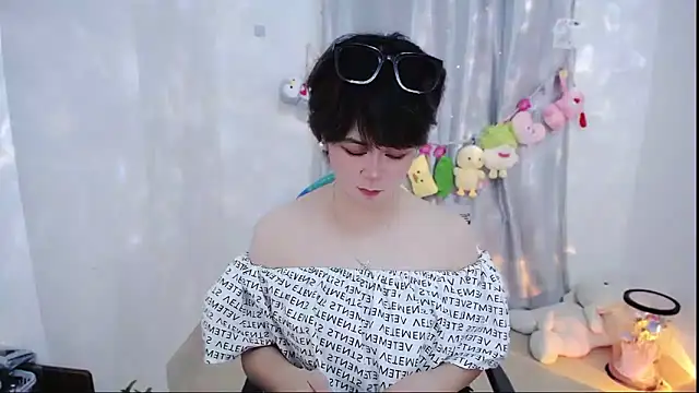 Snapshot of Fan_ting chatting on 6, 11, 2025 Fan ting online show from 6, 11, 2025