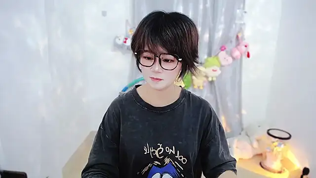 Snapshot of Fan_ting chatting on 14, 11, 2025 Fan ting online show from 14, 11, 2025