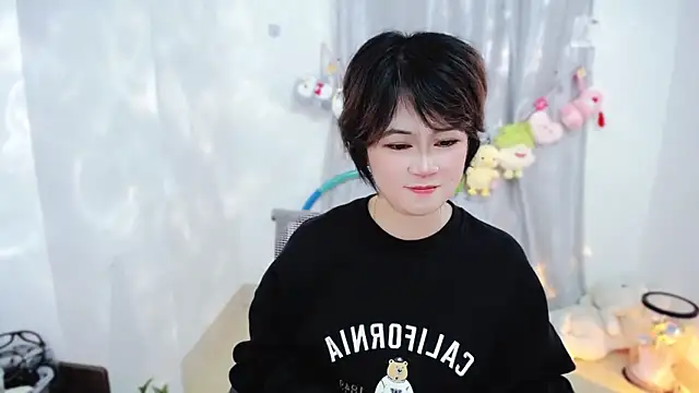 Snapshot of Fan_ting chatting on 16, 11, 2025 Fan ting online show from 16, 11, 2025