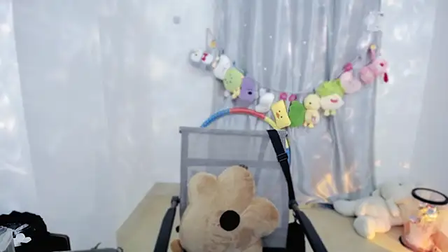 Snapshot of Fan_ting chatting on 4, 12, 2025 Fan ting online show from 4, 12, 2025