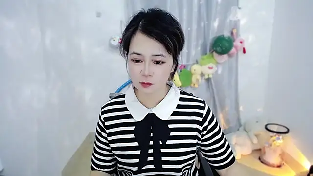 Snapshot of Fan_ting chatting on 14, 12, 2025 Fan ting online show from 14, 12, 2025