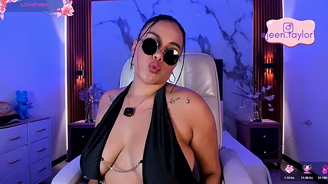 Snapshot of Jeen_Taylor chatting on 22, 4, 2026 Jeen Taylor online show from 22, 4, 2026