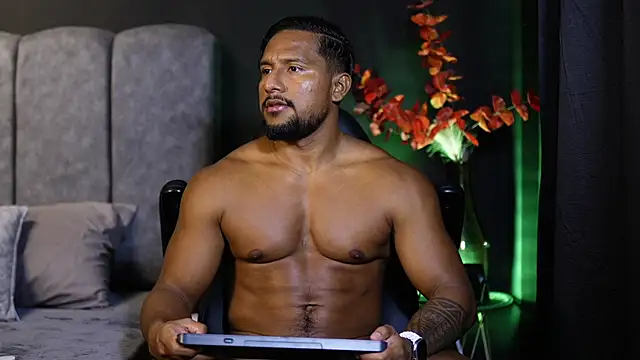 Snapshot of CallumMuscle chatting on 12, 11, 2025 CallumMuscle online show from 12, 11, 2025