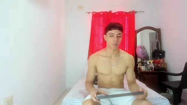 Snapshot of enzo_sloran chatting on 12, 11, 2025 enzo sloran online show from 12, 11, 2025