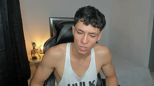 Snapshot of enzo_sloran chatting on 2, 12, 2025 enzo sloran online show from 2, 12, 2025