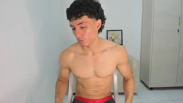 Snapshot of enzo_sloran chatting on 3, 2, 2026 enzo sloran online show from 3, 2, 2026