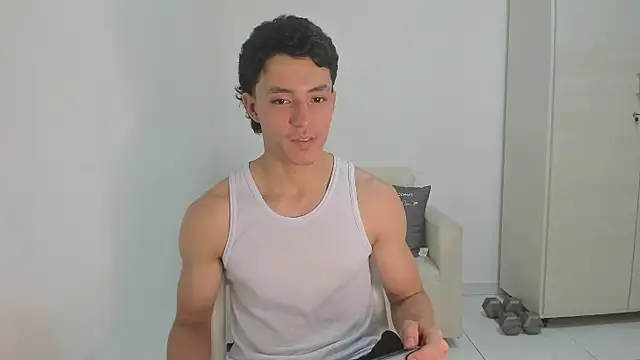 Snapshot of enzo_sloran chatting on 7, 2, 2026 enzo sloran online show from 7, 2, 2026