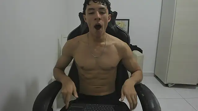 Snapshot of enzo_sloran chatting on 12, 2, 2026 enzo sloran online show from 12, 2, 2026