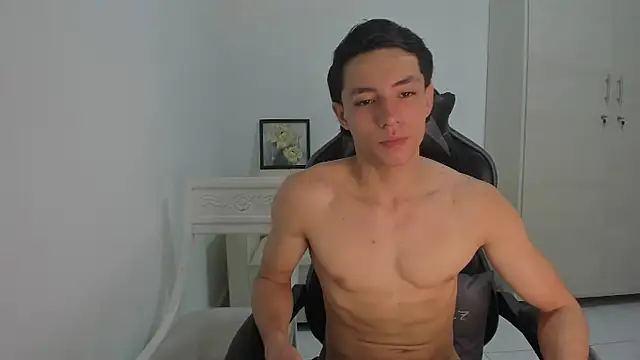 Snapshot of enzo_sloran chatting on 18, 2, 2026 enzo sloran online show from 18, 2, 2026