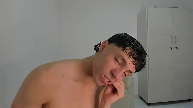 Snapshot of enzo_sloran chatting on 20, 2, 2026 enzo sloran online show from 20, 2, 2026