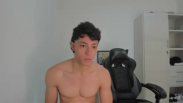 Snapshot of enzo_sloran chatting on 21, 2, 2026 enzo sloran online show from 21, 2, 2026