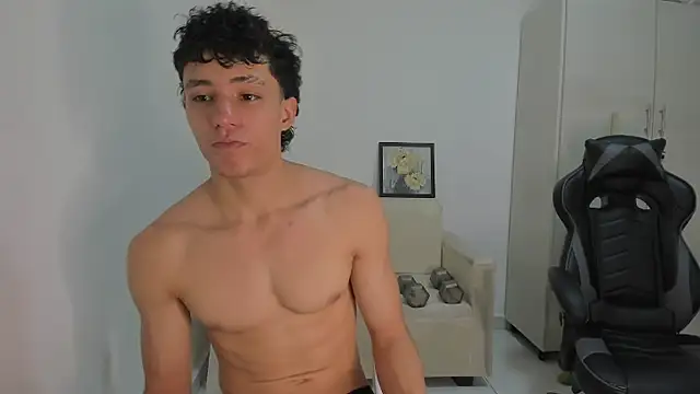 Snapshot of enzo_sloran chatting on 27, 2, 2026 enzo sloran online show from 27, 2, 2026