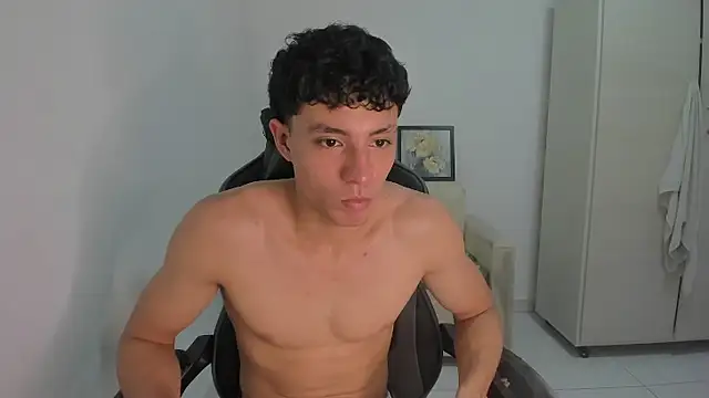 Snapshot of enzo_sloran chatting on 2, 3, 2026 enzo sloran online show from 2, 3, 2026