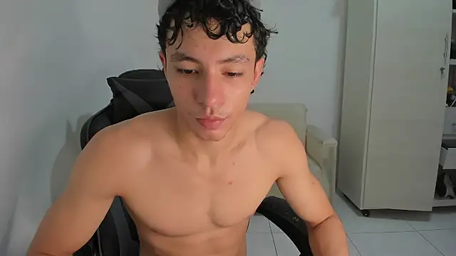 Snapshot of enzo_sloran chatting on 19, 3, 2026 enzo sloran online show from 19, 3, 2026