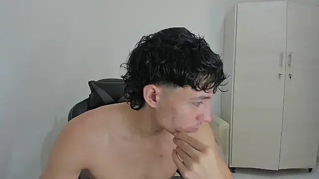 Snapshot of enzo_sloran chatting on 25, 3, 2026 enzo sloran online show from 25, 3, 2026