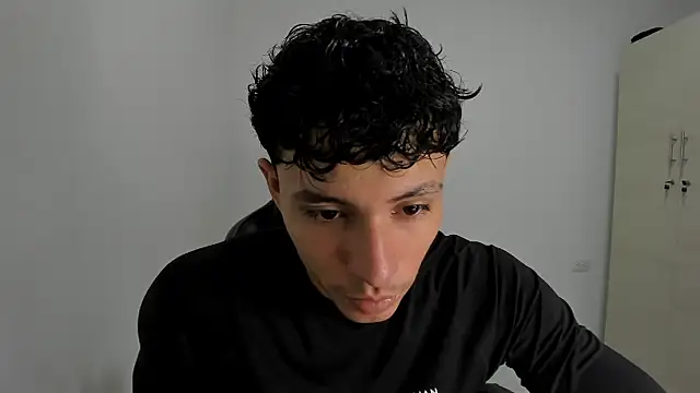 Snapshot of enzo_sloran chatting on 2, 4, 2026 enzo sloran online show from 2, 4, 2026