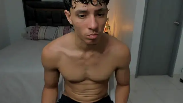 Snapshot of enzo_sloran chatting on 5, 4, 2026 enzo sloran online show from 5, 4, 2026