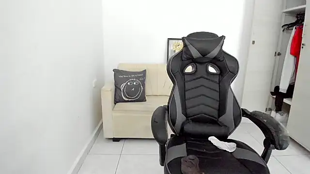 Snapshot of enzo_sloran chatting on 12, 4, 2026 enzo sloran online show from 12, 4, 2026